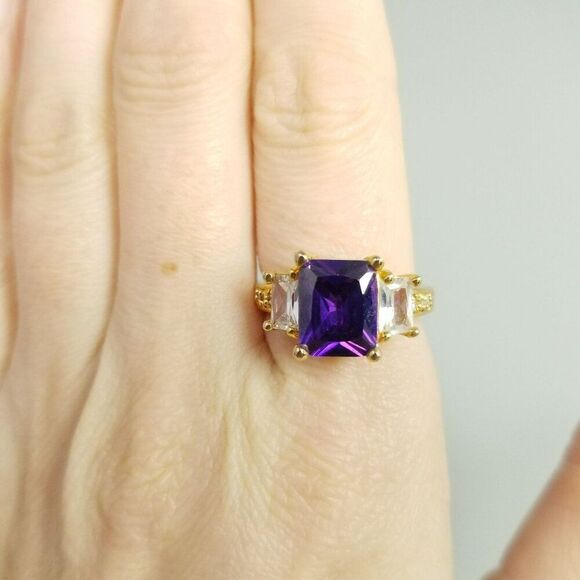 Vintage Dark Purple Rhinestone Ring, Size 8 Band, Gold Tone Setting, Estate - Picture 1 of 8